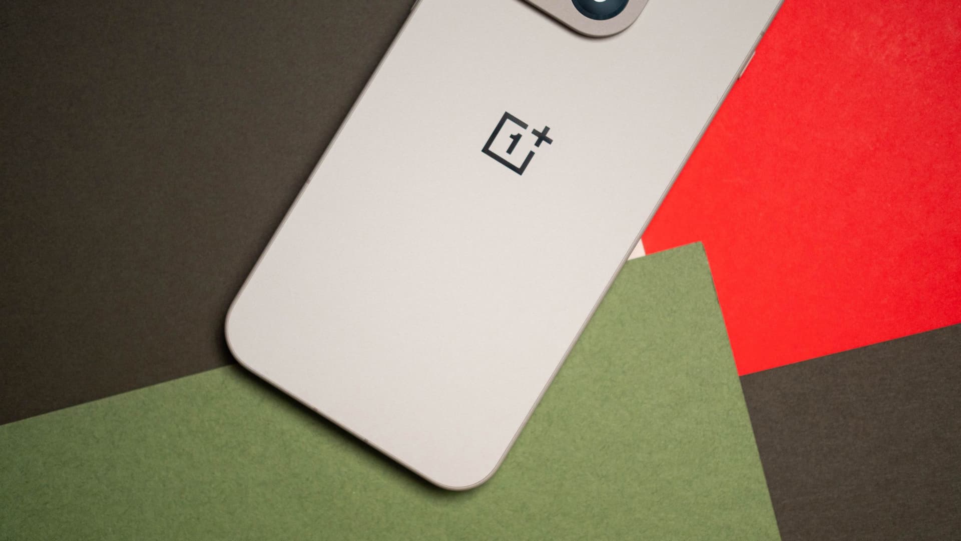 OnePlus reportedly developing a phone with battery bigger than two Galaxy S25s combined